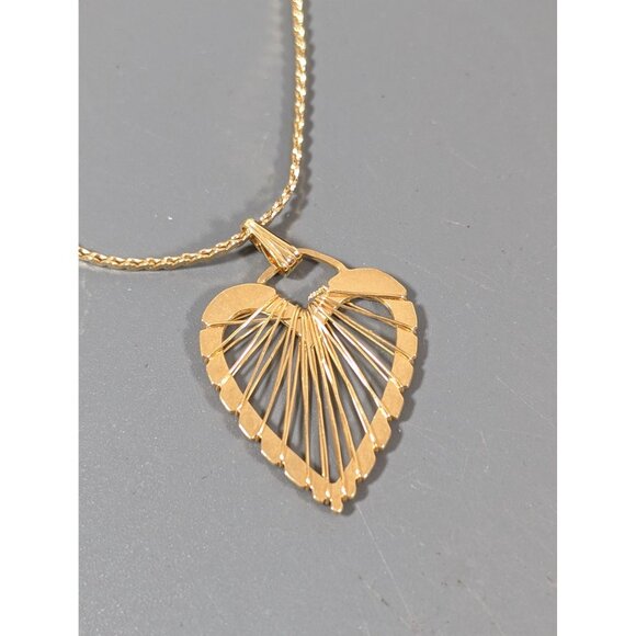 Vintage Accents by Halllmark Gold Tone Wire Wrap Heart Necklace 18" - Picture 4 of 8